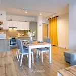 Apartment Ogrody Pieniawskie, Myweek *