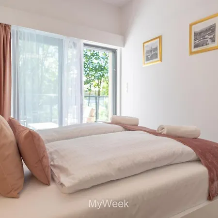 Ogrody Pieniawskie, Myweek דירה פולניסה-ז'דוז'