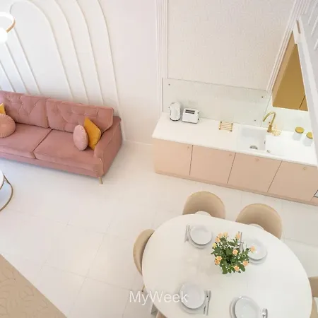 Apartment Ogrody Pieniawskie, Myweek *