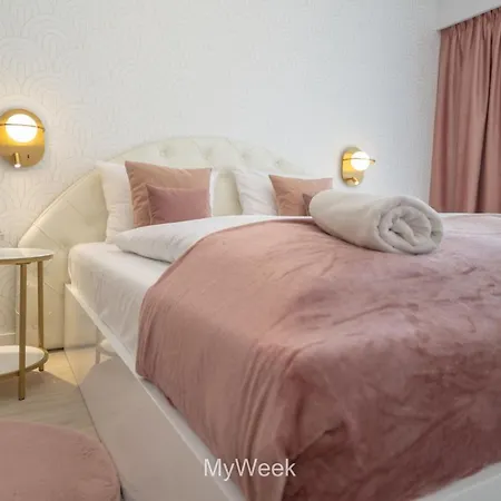 Ogrody Pieniawskie, Myweek *