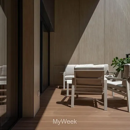 Ogrody Pieniawskie, Myweek דירה