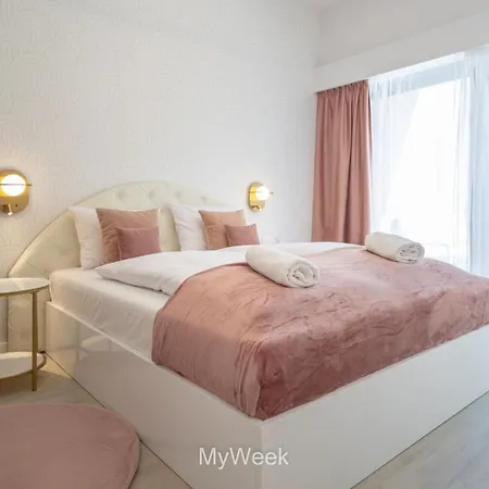 Ogrody Pieniawskie, Myweek Apartment