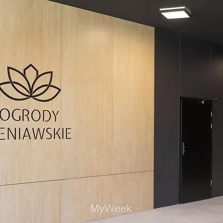 Ogrody Pieniawskie, Myweek דירה פולניסה-ז'דוז'