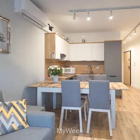 Ogrody Pieniawskie, Myweek