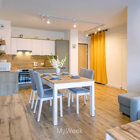 Apartment Ogrody Pieniawskie, Myweek *