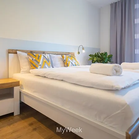 Ogrody Pieniawskie, Myweek