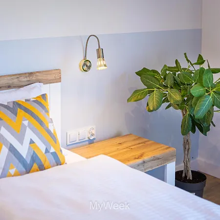 Ogrody Pieniawskie, Myweek *