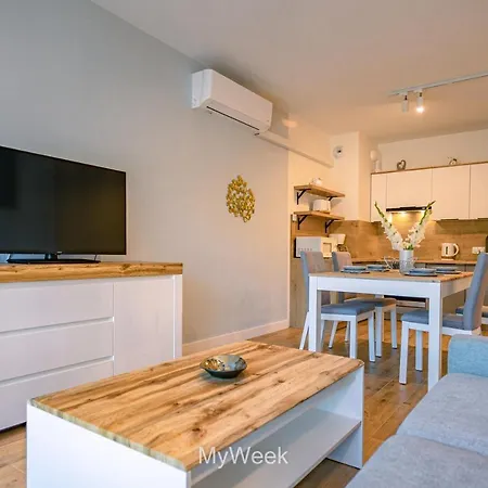 Ogrody Pieniawskie, Myweek Apartment *