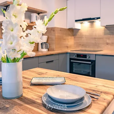 Ogrody Pieniawskie, Myweek