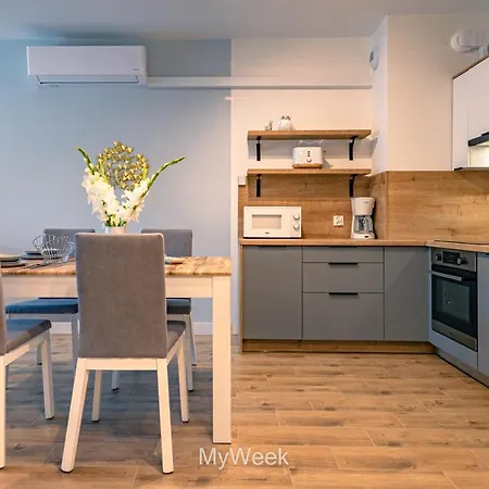 Ogrody Pieniawskie, Myweek Apartment