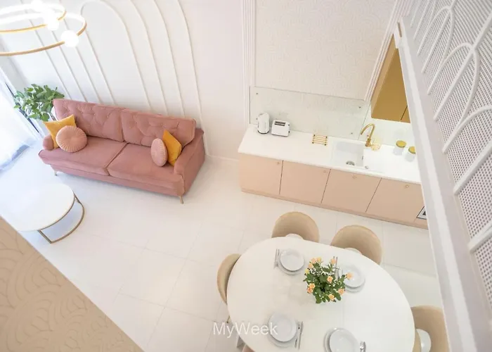 Apartment Ogrody Pieniawskie, Myweek *