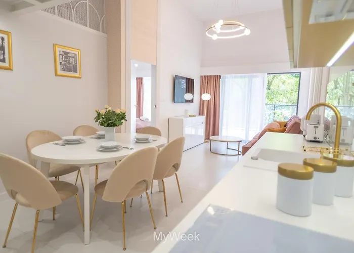 Apartment Ogrody Pieniawskie, Myweek