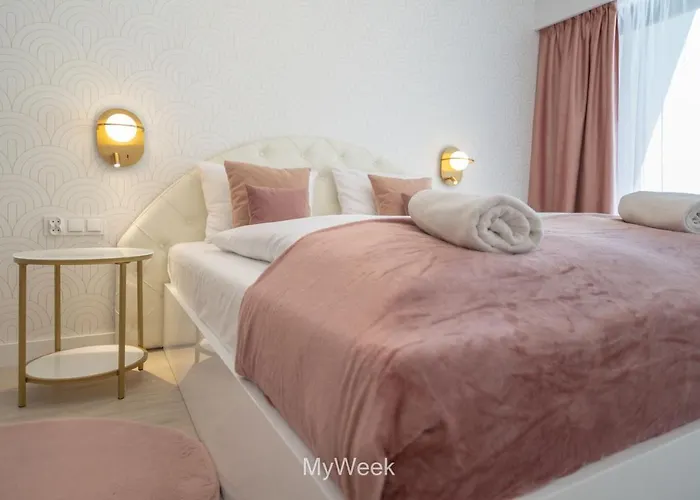 Ogrody Pieniawskie, Myweek *