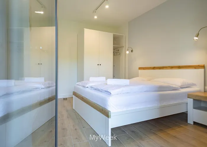 Apartment Ogrody Pieniawskie, Myweek *